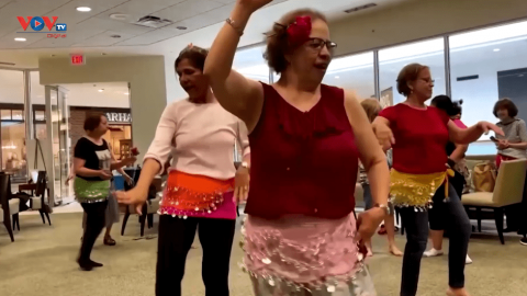 Mỹ: Lớp học múa bụng dành cho người cao tuổi