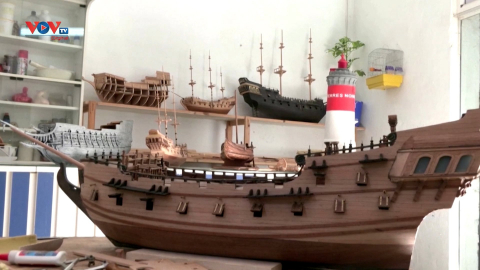 Nghệ nhân sản xuất mô hình thu nhỏ của những con tàu nổi tiếng thế giới 