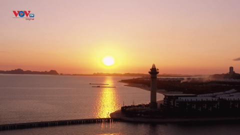 Ngọn hải đăng bên bờ vịnh Hạ Long – Điểm check-in mới nổi ở Quảng Ninh