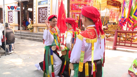 Nỗ lực bảo tồn điệu múa bồng truyền thống của làng Triều Khúc