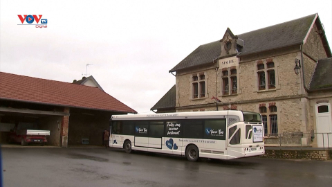 Pháp: Biến xe buýt thành điểm tiêm chủng lưu động 