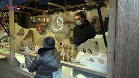 Pháp mở cửa lại hội chợ Giáng sinh Strasbourg