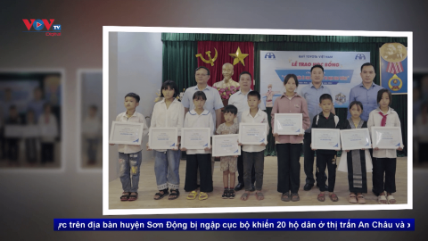 Quỹ Toyota Việt Nam trao tặng học bổng “vòng tay nhân ái” tại tỉnh Điện Biên