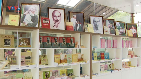 Ra mắt “Tủ sách Hồ Chí Minh” và phòng trưng bày sách về Chủ tịch Hồ Chí Minh tại Khu Di tích Chủ tịch Hồ Chí Minh