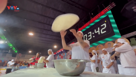 Sôi động cuộc thi làm bánh pizza tại Argentina 