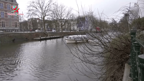 Thành phố du lịch Amsterdam vắng vẻ do dịch Covid-19