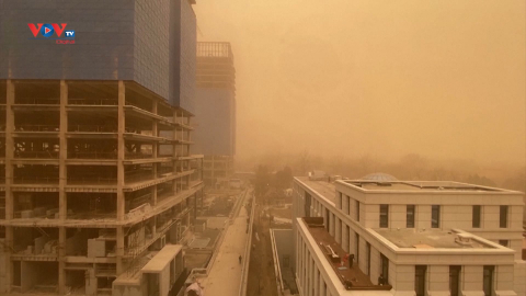 Thủ đô Bắc Kinh, Trung Quốc chìm trong cát bụi 