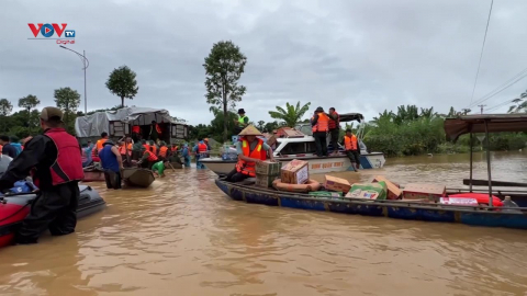 Tình người trong mưa lũ