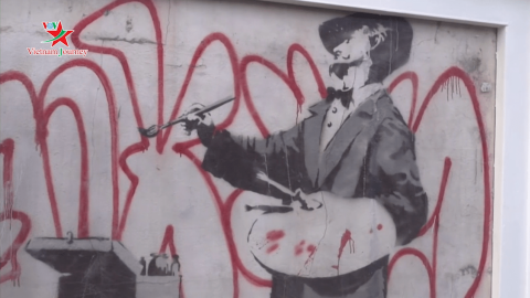 Tranh tường của Banksy bất ngờ được tìm thấy tại London, Anh