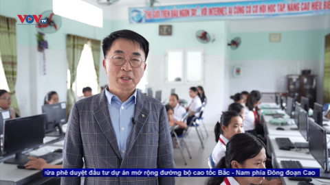 Trao tặng 40 máy tính và nhiều phần quà cho hai trường tiểu học tại Hoà Vang, thành phố Đà Nẵng