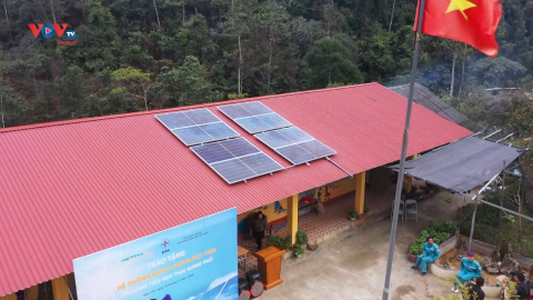Trao tặng hệ thống điện mặt trời cho trường tiểu học Thải Giàng Phố (Lào Cai)
