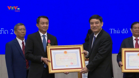 Trao tặng Huân chương Hữu nghị cho các cá nhân Hội hữu nghị Lào - Việt Nam