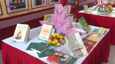 Triển lãm sách, ảnh với chủ đề “Học tập và làm theo tư tưởng, đạo đức, phong cách Hồ Chí Minh”