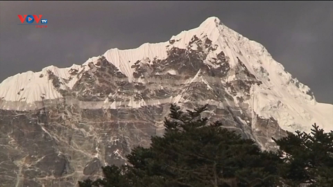 Trung Quốc chính thức cấm leo núi Everest 