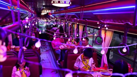Trung Quốc: Độc đáo tuyến xe buýt tham quan phục vụ món lẩu 