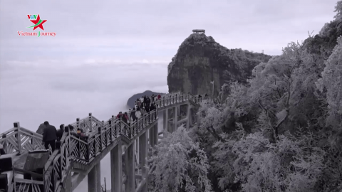 Trung Quốc: Thiên Môn Sơn thu hút nhiều du khách tới đón tuyết đầu mùa 