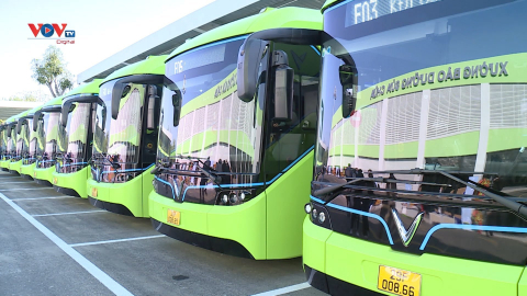 Tuyến xe buýt điện đầu tiên ở Hà Nội chính thức vận hành