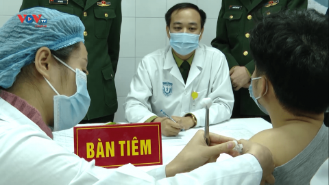 Việt Nam chính thức tiêm thử nghiệm vaccine Covid-19 trên người