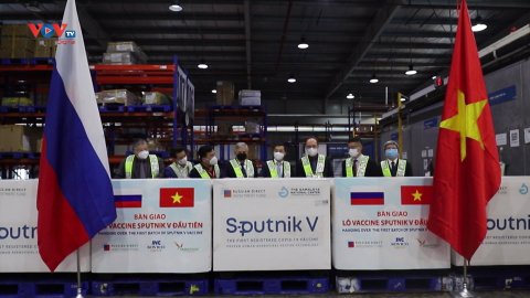 Việt Nam tiếp nhận lô vaccine Sputnik V đầu tiên sau chuyến thăm LB Nga của Bộ trưởng ngoại giao Bùi Thanh Sơn